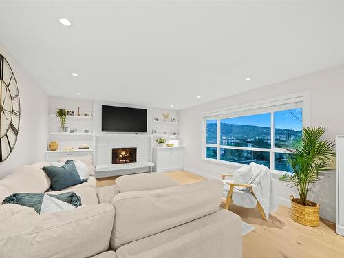 3866 Dollarton Highway, North Vancouver, BC 