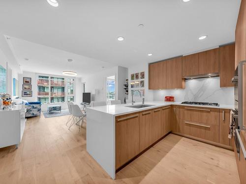 302 2707 Library Lane, North Vancouver, BC 