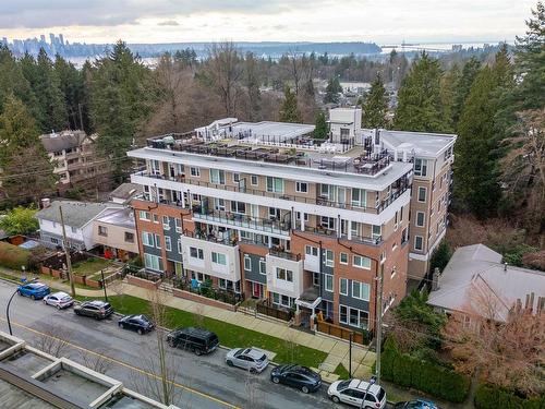 Th4 2137 Chesterfield Avenue, North Vancouver, BC 