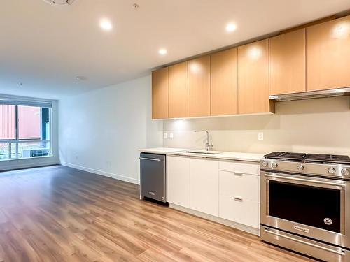 208 128 E 8Th Street, North Vancouver, BC 