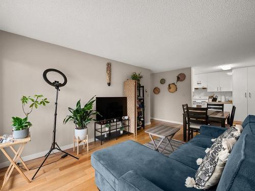 301-8500 Lansdowne Road, Richmond, BC 