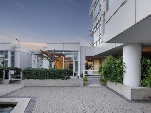 Thg 1111 Marinaside Crescent, Vancouver, BC 