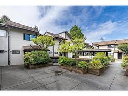 12 460 W 16TH AVENUE  Vancouver, BC V5Y 1Z3