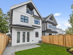 2 533 E 51ST AVENUE  Vancouver, BC V5X 1E1