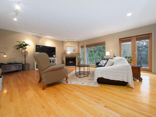 5615 Eagle Court, North Vancouver, BC 