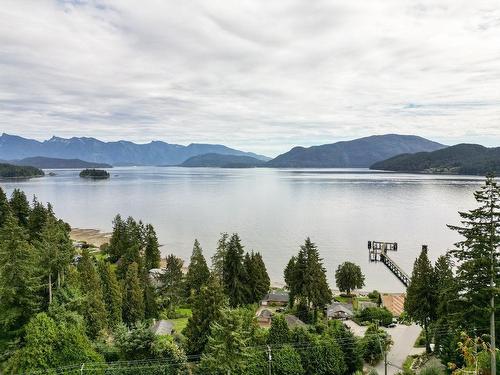 1833 North Road, Gibsons, BC 