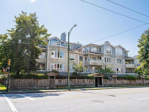 303 3220 W 4Th Avenue, Vancouver, BC 