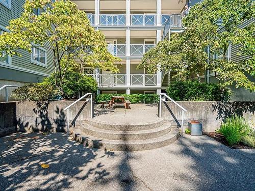 303 3220 W 4Th Avenue, Vancouver, BC 