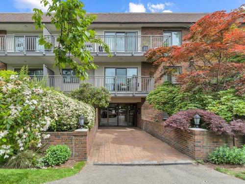 215 2121 W 6Th Avenue, Vancouver, BC 