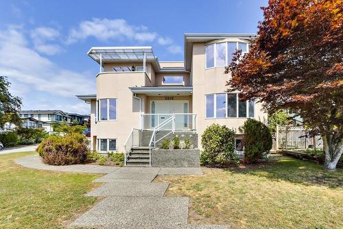 5309 Dundas Street, Burnaby, BC 