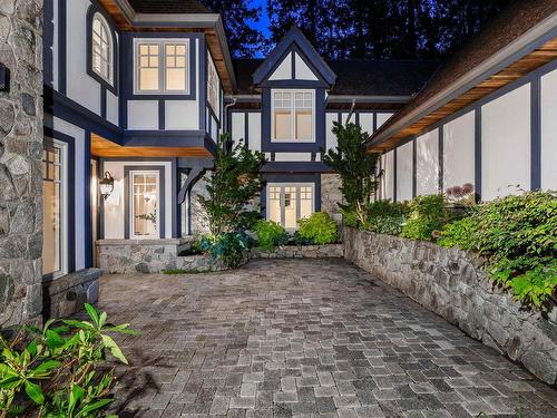 4555 Piccadilly North, West Vancouver, BC 