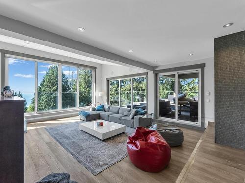 3865 Southridge Avenue, West Vancouver, BC 