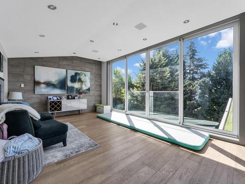 3865 Southridge Avenue, West Vancouver, BC 