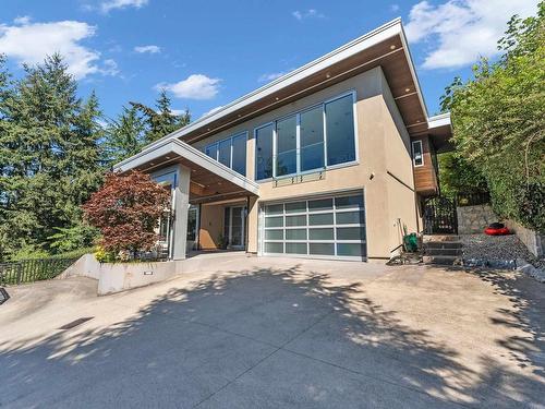 3865 Southridge Avenue, West Vancouver, BC 