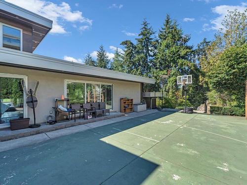 3865 Southridge Avenue, West Vancouver, BC 