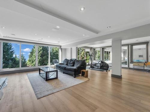 3865 Southridge Avenue, West Vancouver, BC 