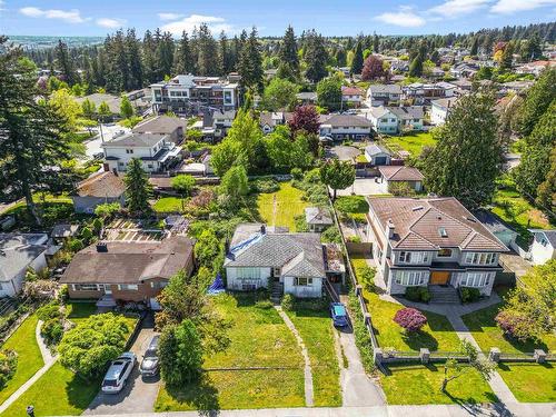 7337 Dow Avenue, Burnaby, BC 