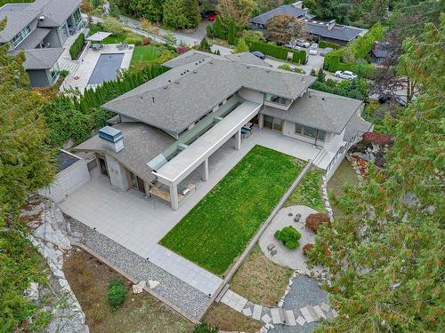 565 Robin Hood Road, West Vancouver, BC 