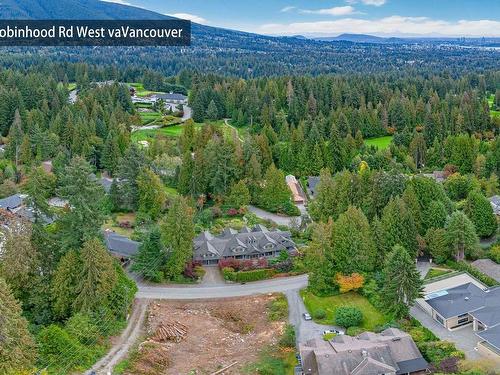 565 Robin Hood Road, West Vancouver, BC 