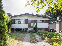 3343 FLEMING STREET  Vancouver, BC V5N 3V6