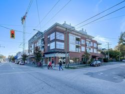 306 2008 BAYSWATER STREET  Vancouver, BC V6K 4A8