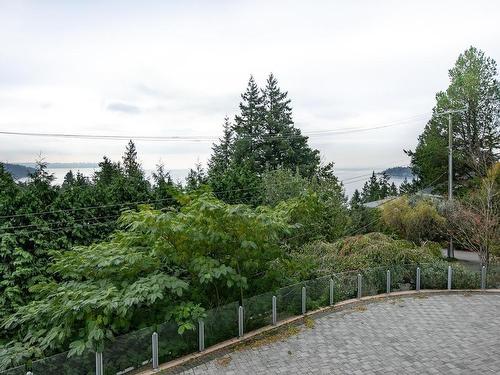 6220 Summit Avenue, West Vancouver, BC 