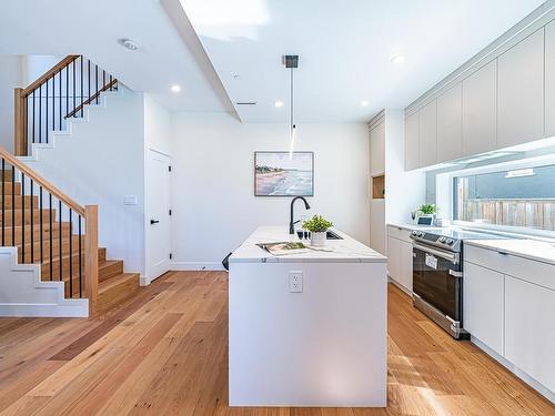 2 2232 Renfrew Street, Vancouver, BC 