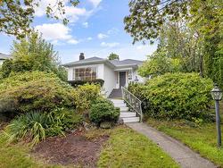 1561 JEFFERSON AVENUE  West Vancouver, BC V7V 2A2