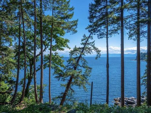 7339 Belle Road, Halfmoon Bay, BC 