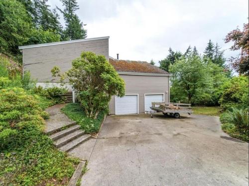 115 Mountain Drive, West Vancouver, BC 