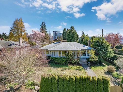 2296 Jefferson Avenue, West Vancouver, BC 