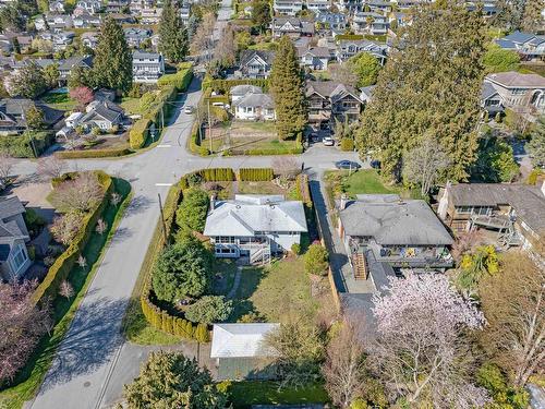 2296 Jefferson Avenue, West Vancouver, BC 