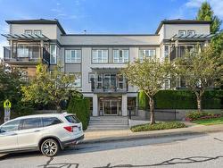 303 106 W KINGS ROAD  North Vancouver, BC V7N 2L8