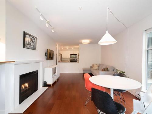 302 2250 W 3Rd Avenue, Vancouver, BC 