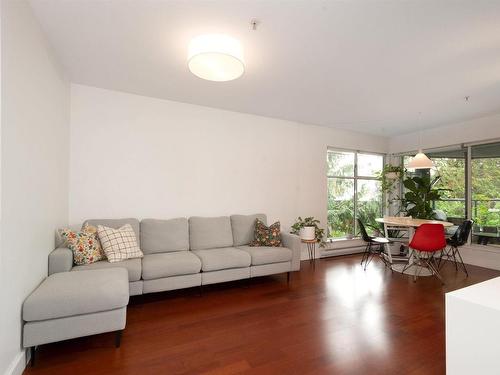 302 2250 W 3Rd Avenue, Vancouver, BC 