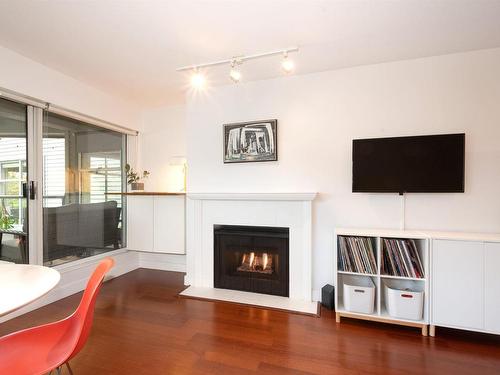 302 2250 W 3Rd Avenue, Vancouver, BC 