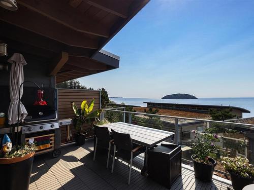 5398 Wakefield Beach Lane, Sechelt, BC 