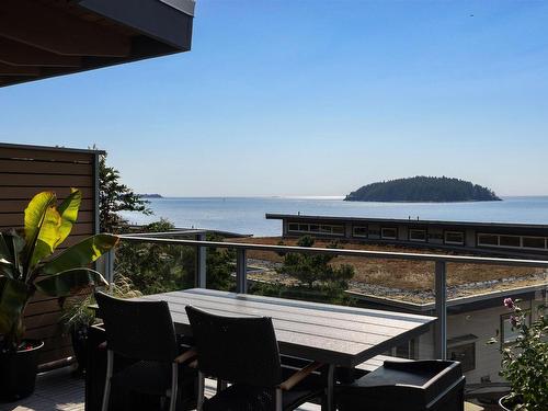 5398 Wakefield Beach Lane, Sechelt, BC 