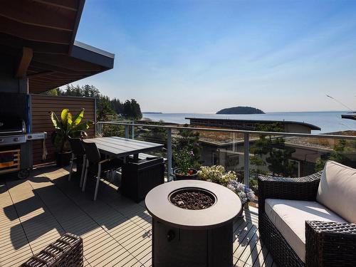 5398 Wakefield Beach Lane, Sechelt, BC 