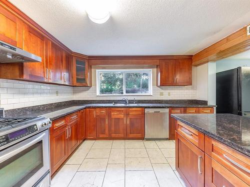 7674 Burris Street, Burnaby, BC 