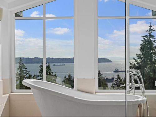 3797 Bayridge Avenue, West Vancouver, BC 