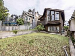 3542 ETON STREET  Vancouver, BC V5K 1K7