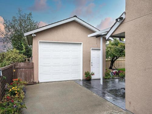 6585 Holly Park Drive, Delta, BC 