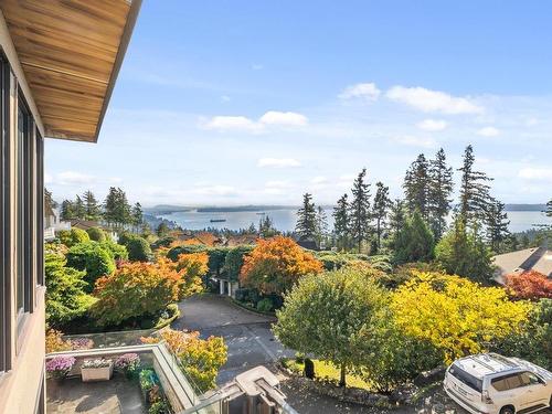 5401 W Vista Court, West Vancouver, BC 