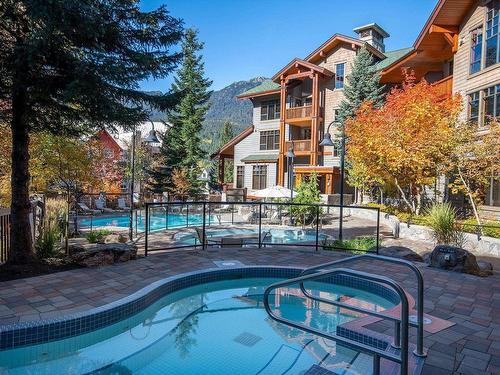 524 2202 Gondola Way, Whistler, BC 