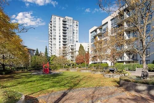 1205 3588 Crowley Drive, Vancouver, BC 