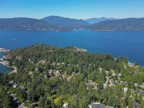 6779 Dufferin Avenue, West Vancouver, BC 