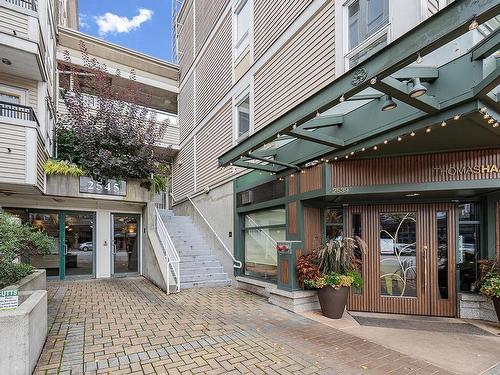 216 2545 W Broadway, Vancouver, BC 