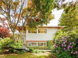 430 GENOA CRESCENT  North Vancouver, BC V7N 3B7