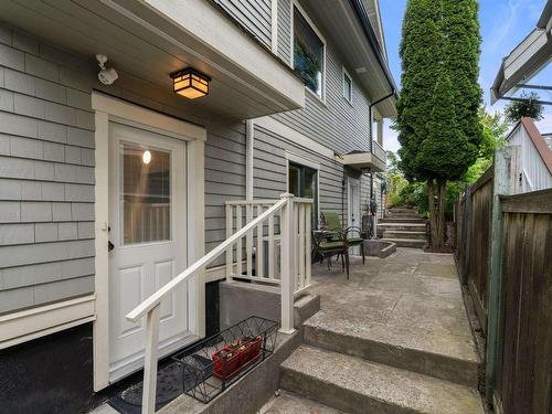 1521 Ridgeway Avenue, North Vancouver, BC 